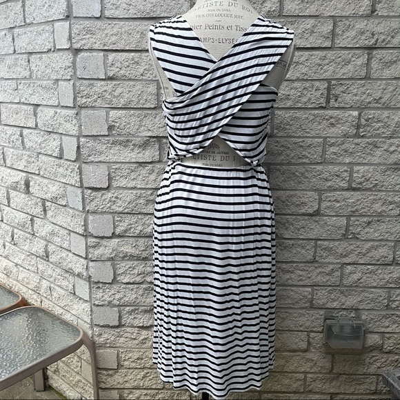Dresses & Skirts - Loft Dress medium